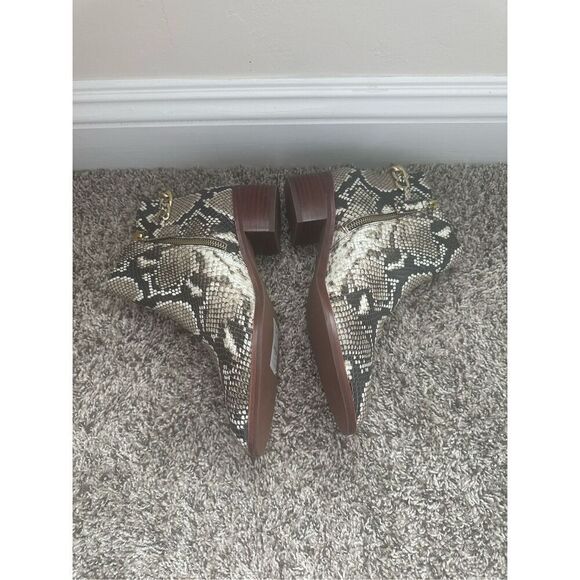 NWT TALBOTS VIA CHAINLINK DETAIL ANKLE BOOTS Size 8.5- EMBOSSED LEATHER - Picture 3 of 10